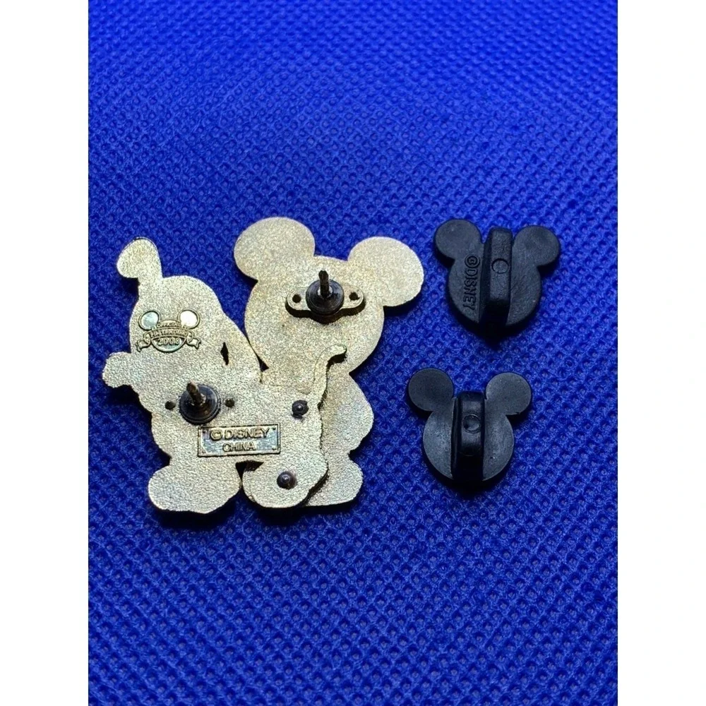 2008 Mickey Mouse Pluto Disney pin on pin AUTHENTIC